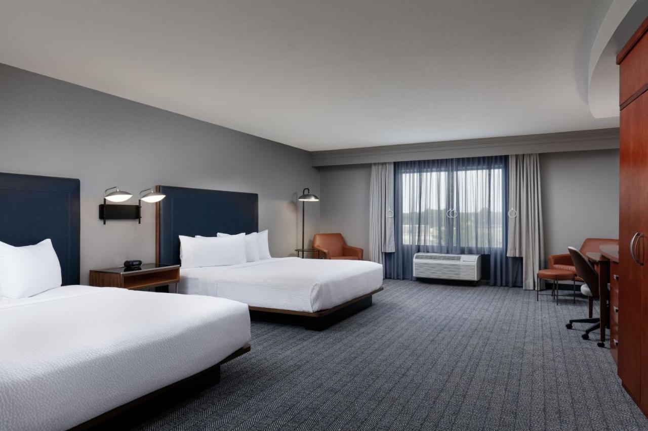 Courtyard By Marriott At Old Town Hotel 3*